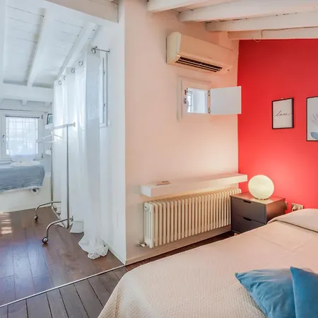 Ghirlandina Loft - In The Historic Center Of Módena