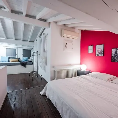 Apartment Ghirlandina Loft - In The Historic Center Of *