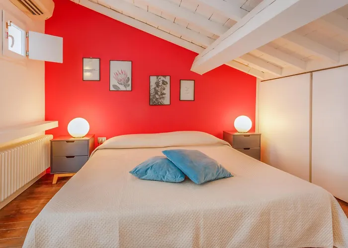 Apartament Ghirlandina Loft - In The Historic Center Of Modena